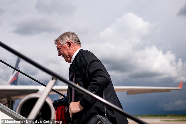 1621887674_638_Sir_Alex_Ferguson_flies_with_Manchester_United_to_Gdansk_in.jpg