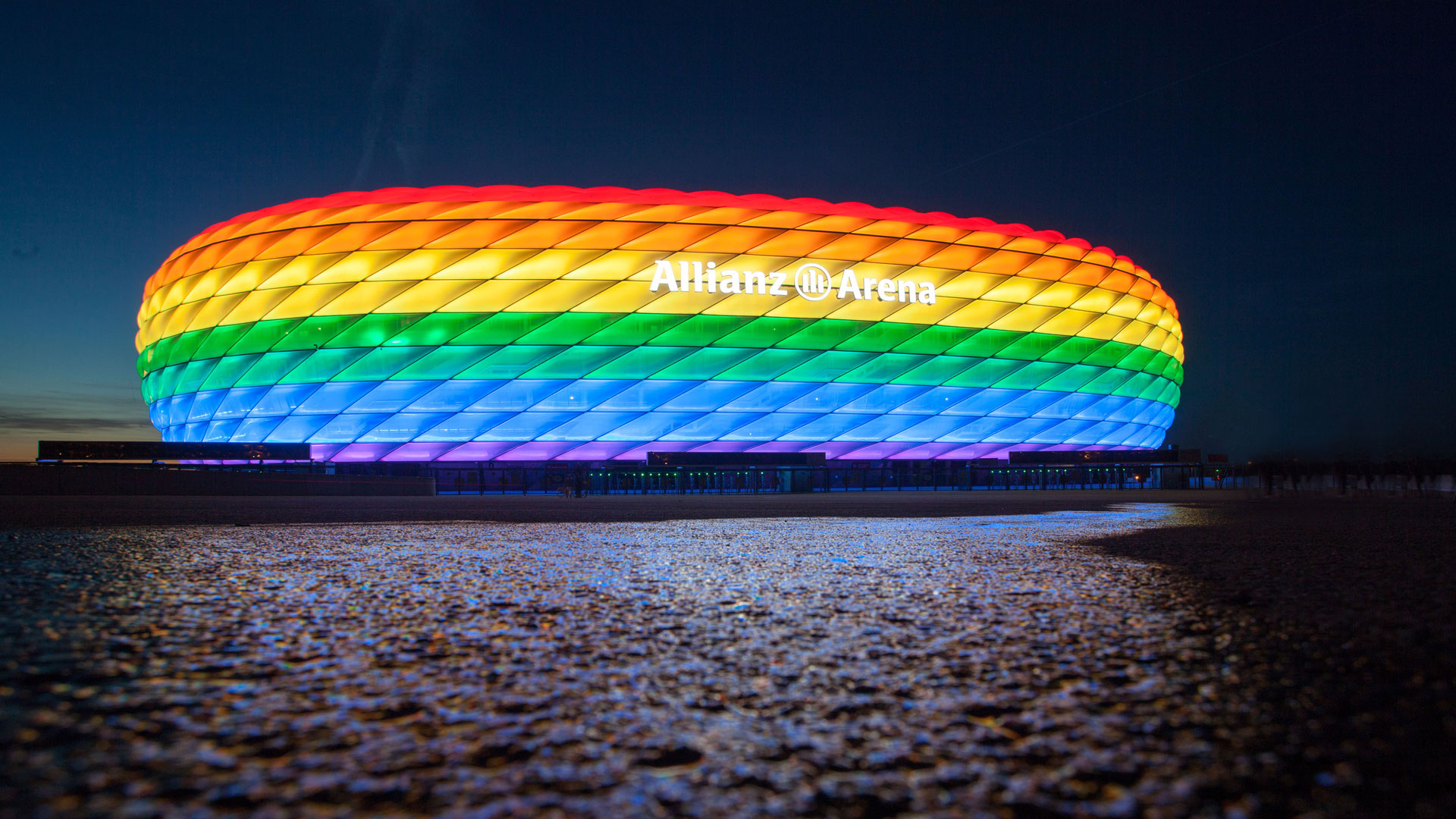190713_allianz_arena_regenbogen_fcb.jpg