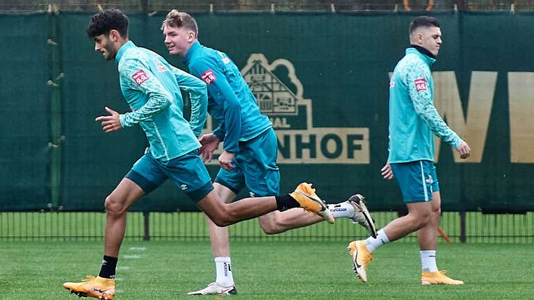25182419_im_vorwaertsgang_die_talente_eren_dinkci_und_nick_woltemade_und_ihre_perspektive_beim_sv_werder_bremen_2pnjsPykK770.jpg