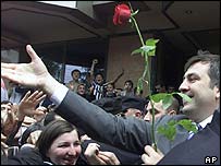 _40122739_2mishaap203cred.jpg