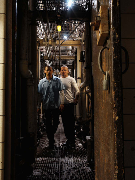 450px_Prison_Break_brothers.jpg
