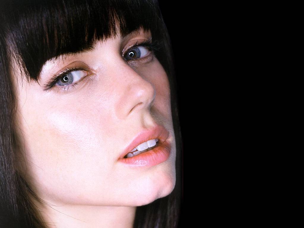 Mia_Kirshner_24.JPG