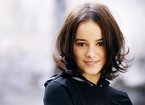 Alizee_Hairstyles___Medium_Layered_Haircut_Styles_2.jpg