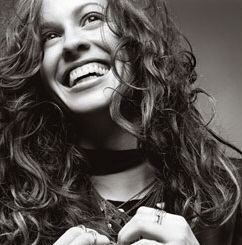Alanis_alanis_morissette_3310421_242_245.jpg