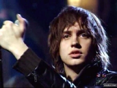 julian_casablancas__large_msg_12020627592062.jpg
