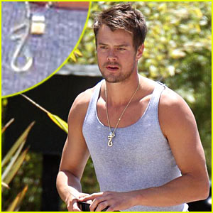 josh_duhamel_necklace.jpg