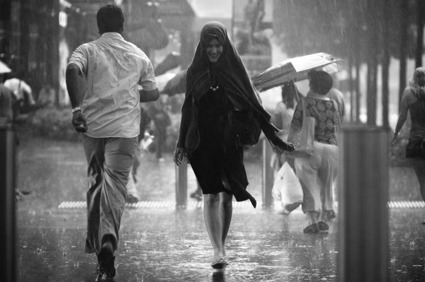 A_smile_in_the_rain.jpg