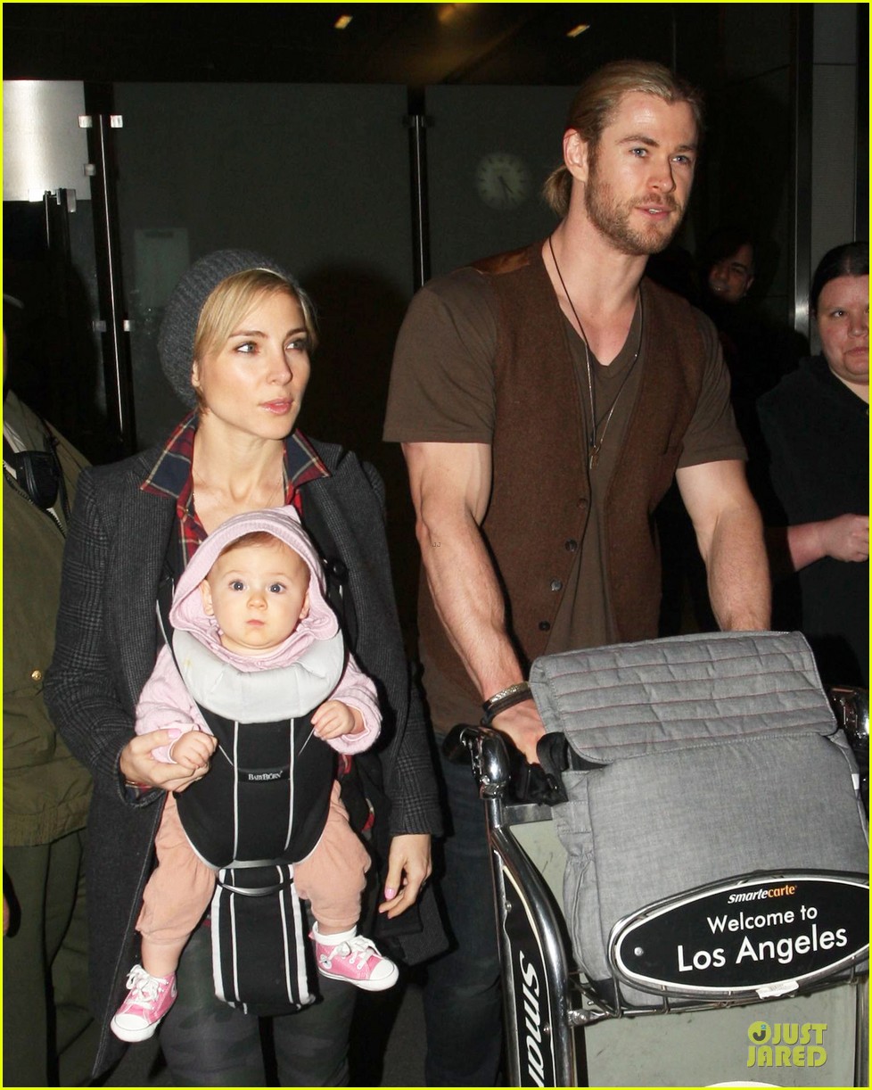 chris_hemsworth___elsa_pataky_los_angeles_landing_with_india_02.jpg