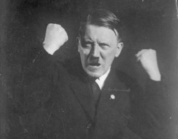 Bundesarchiv_Bild_102_10460__Adolf_Hitler__Rednerposen.jpg