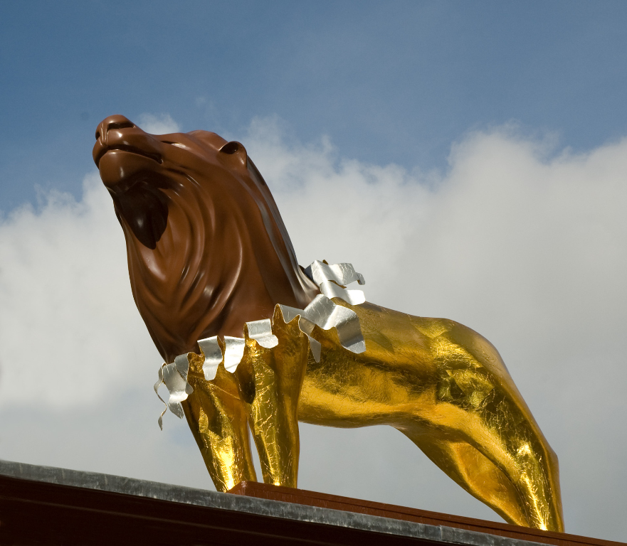 King_Fudge_against_sky_edited_1.jpg