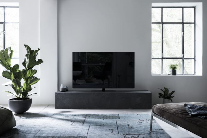Panasonic_TX_55FZ800_design.jpg