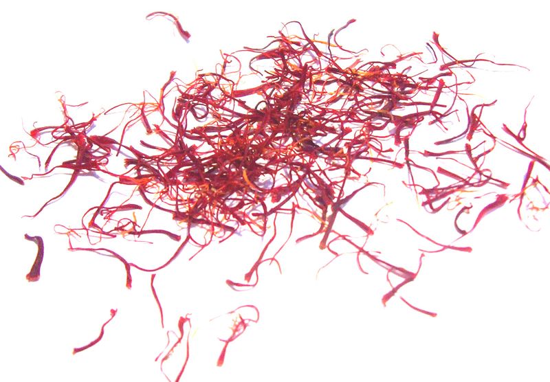 800px_Saffron_spice_adjusted.jpg