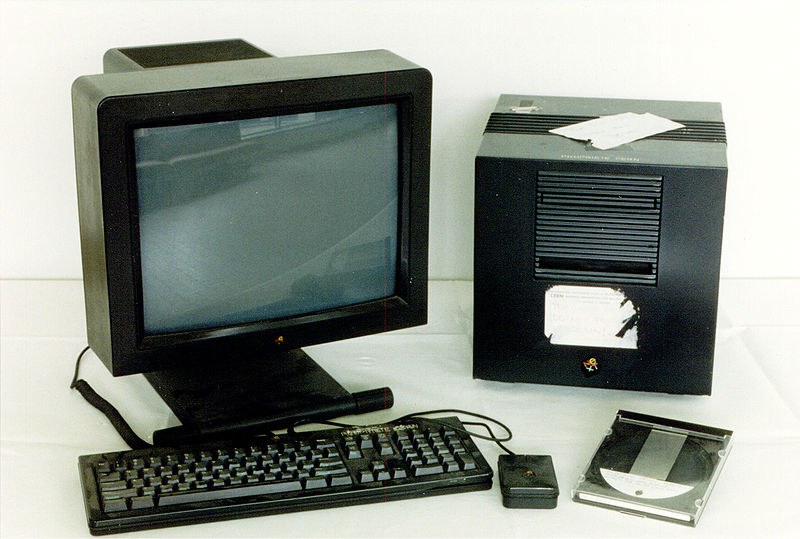 800px_Premier_serveur_Web.jpg