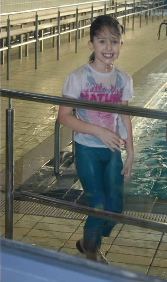 eleneswimmingfor.jpg