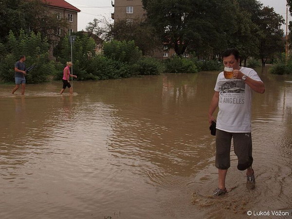 flooding_good_excuse_for_a_beer001.jpg