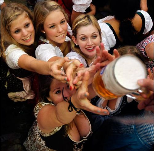 thumbs_meanwhile_in_germany_sexy_chicks_grabbing_a_beer.jpg