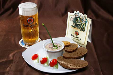Obatzda_Bavarian_Cheese_Delicacy_with_Bread.jpg