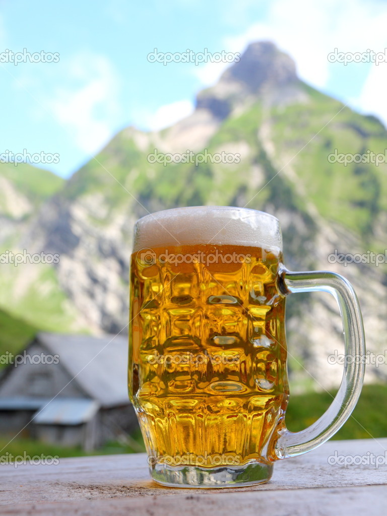 depositphotos_6943761_Beer_in_mountain_scenery.jpg