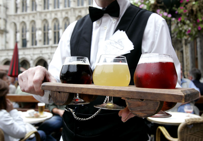 belgiumbeerweekend_waiter.jpg