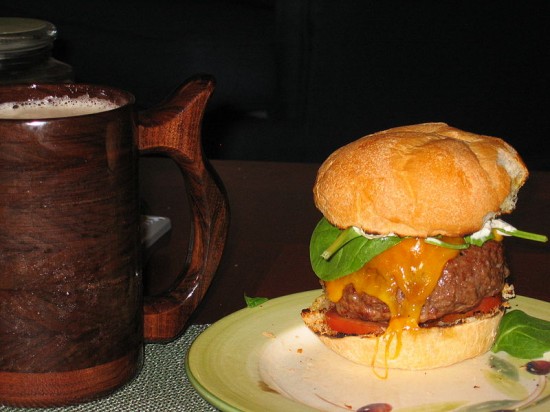 800px_Homemade_hamburger_1_550x412.jpg