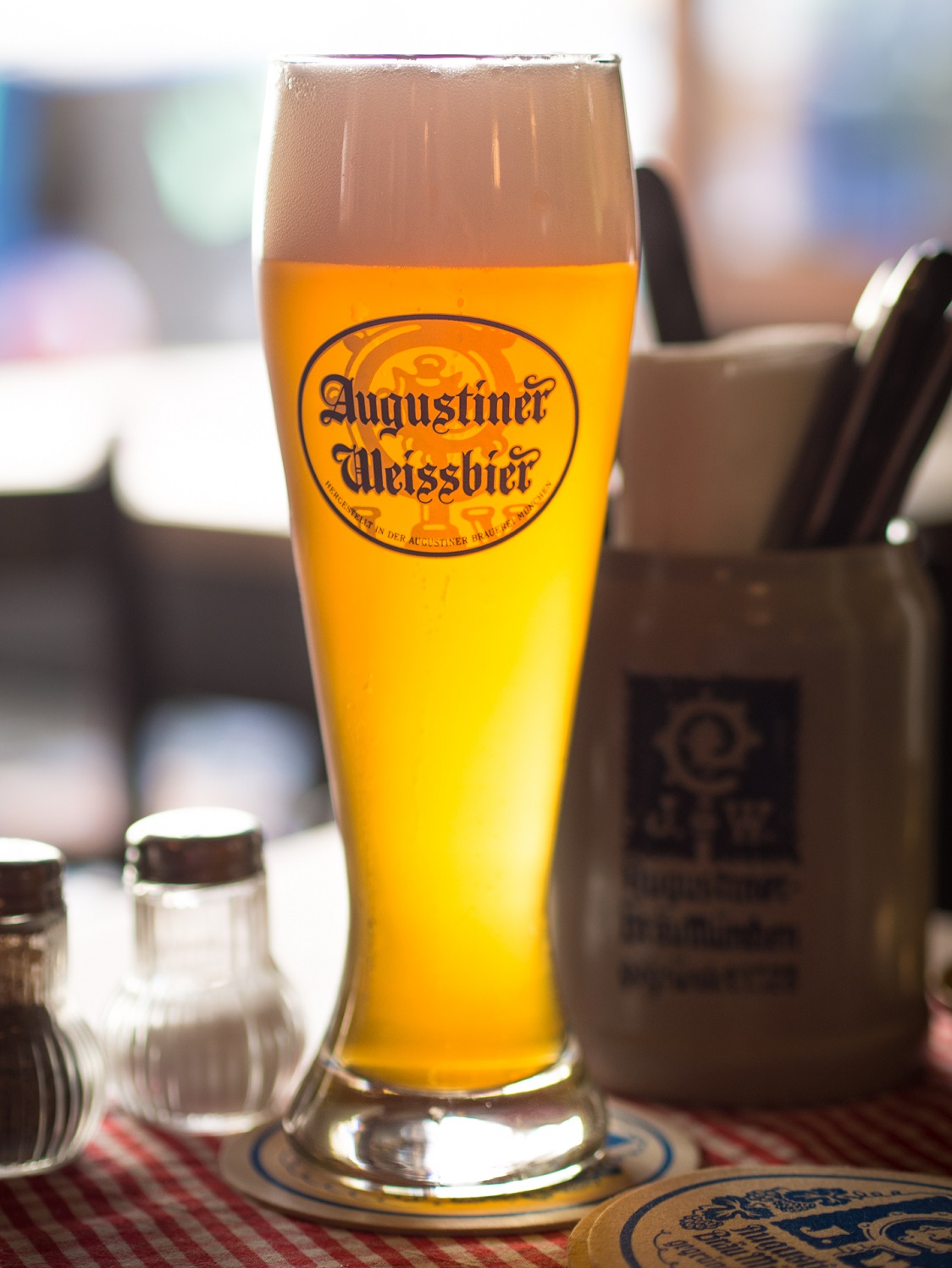 2013_Augustiner_Weissbier_Munich_pub.jpg