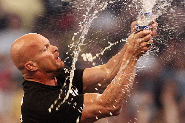 stone_cold_steve_austin_drinking_beer_wrestlemania_25_ring_turnbuckle_570148.jpg