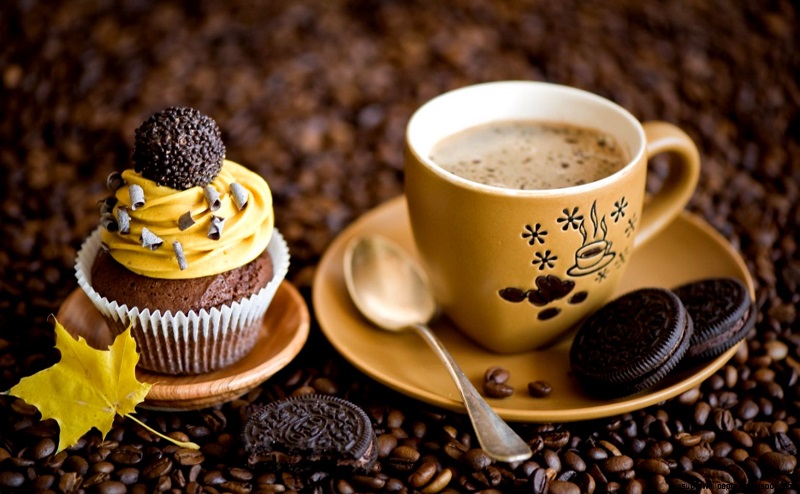 cake_cream_chocolate_candy_dessert_coffee_leaf_yellow_autumn_6948444.jpg