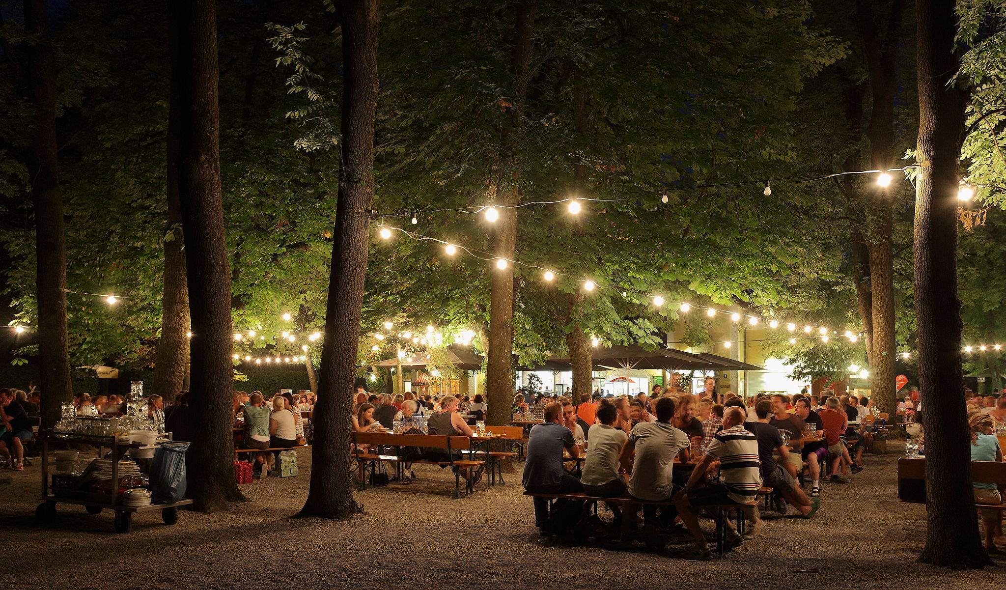 2048px_Biergarten_at_Night_2.jpg