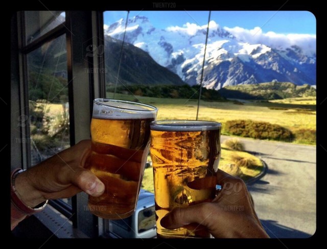 stock_photo_snow_new_zealand_beer_snow_covered_beer_glass_mountain_view_perfect_moment_mount_cook_3b925d86_d43e_4c62_bc84_bea17a89f5bf.jpg