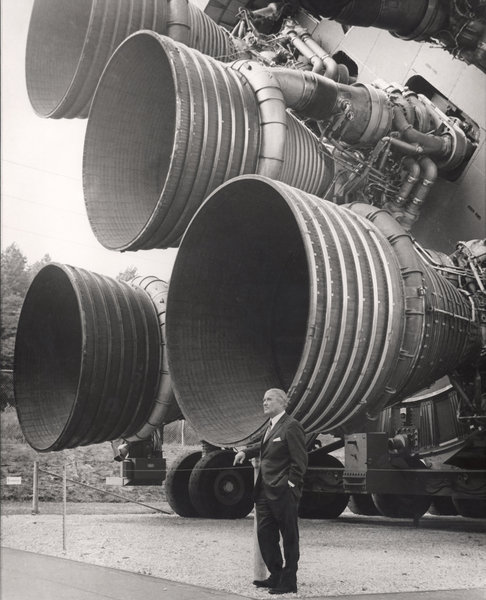 486px_S_IC_engines_and_Von_Braun.jpg