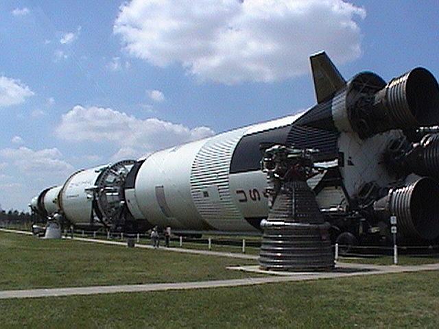 02_saturn_v_full.jpg