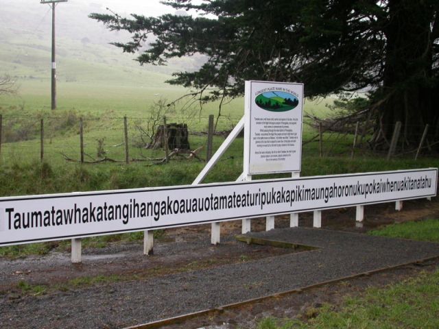 800px_Taumata_sign_20065.jpg