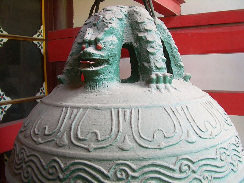 800px_Changchun_Temple_TaiQingDian_Bell_0306.jpg