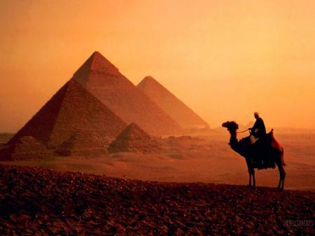 1272055963_giza_pyramids_at_dusk.jpg