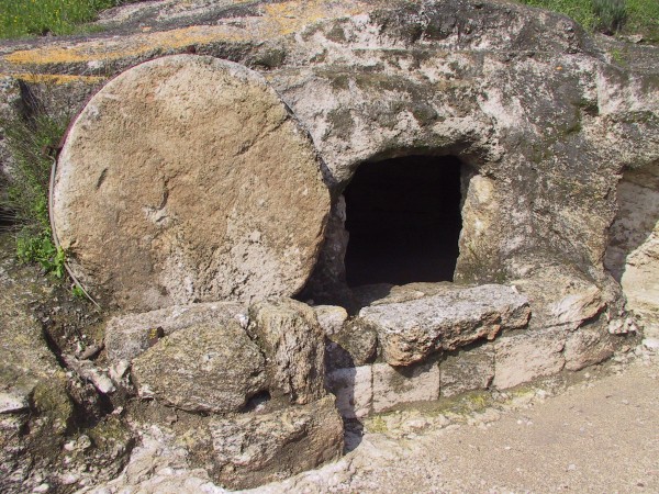 jesus_stone_tomb_1.jpg