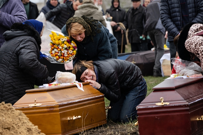 16ukraine_blog_live_funeral_2_jumbo_vert.jpg