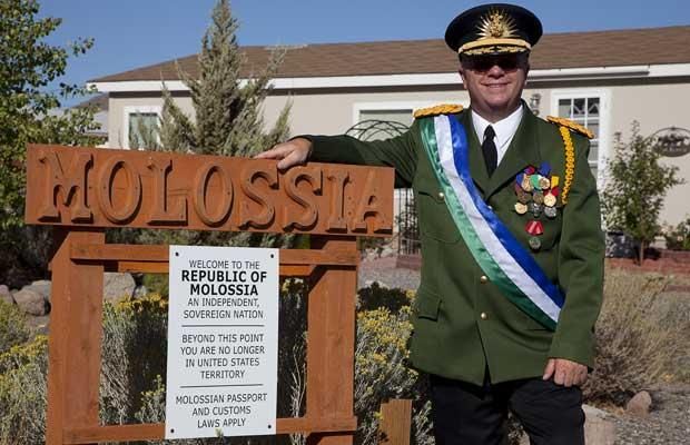 molossia_01.jpg