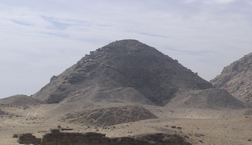 Pyramid_of_Niuserre.jpg