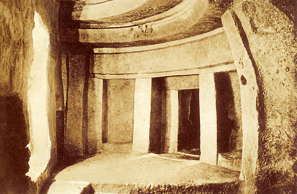 1024px_Photo_Ellis_Hal_Salflieni.jpg