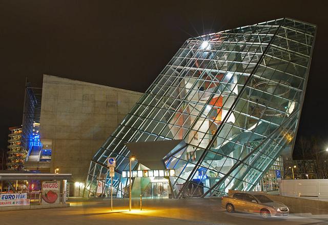 800px_Dresden_Kristallpalast_nigh.jpg
