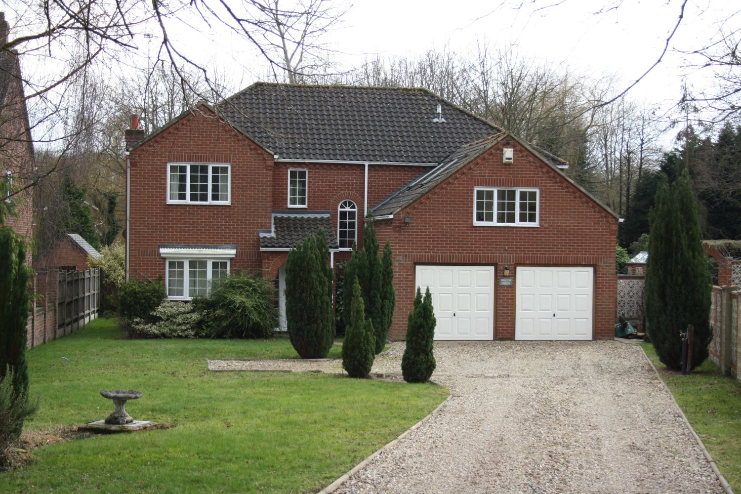 Semi house. Дома в Британии detached. Сдвоенные дома в Британии. Дома в Англии среднего класса. Детачд Хаус.