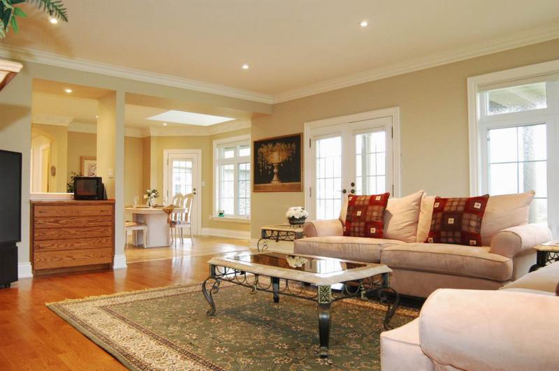 59AbbotsfordFamilyRoomII_800x531.jpg