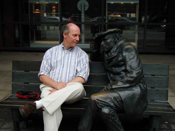 glenngouldstatue.jpg