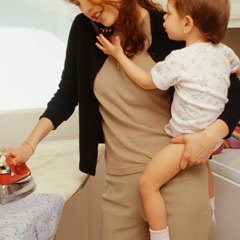 mom_busy_240_g_200271627_00.jpg