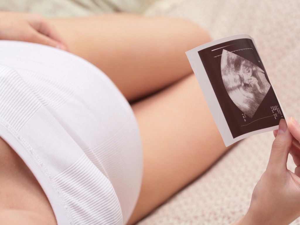 ultrasonic_portrait_of_the_fetus_on_background_of_the_pregnant_belly.jpg