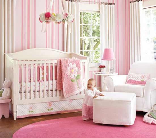 Charming_Pink_and_White_Baby_Girls_Bedding_1.jpg