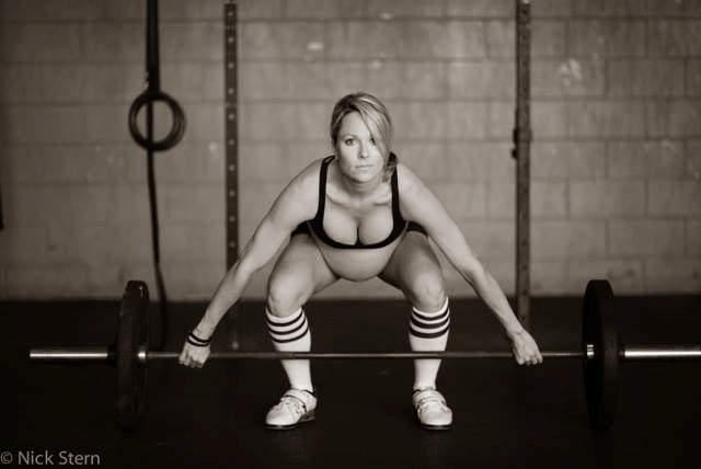 Pregnant_lifting_weights1.JPG