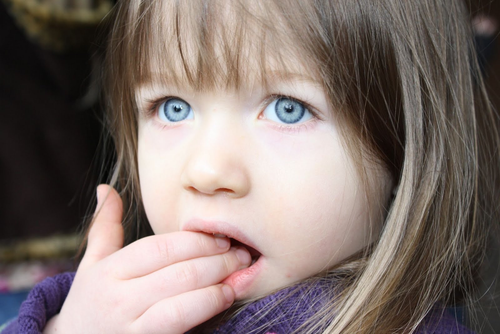8589130456260_blue_eyes_girl_wallpaper_hd.jpg