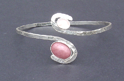 Rhonditeandrosequartzbracelet.gif