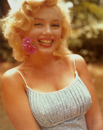 Marilyn_Monroe_oversized_postcard__C10204183.jpeg